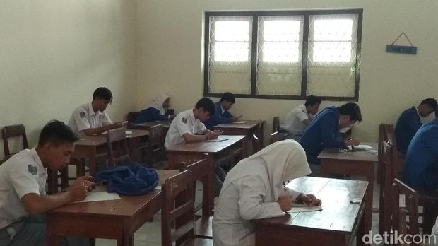 Melongok USBN Pakai HP Android di SMK Muhammadiyah Magelang