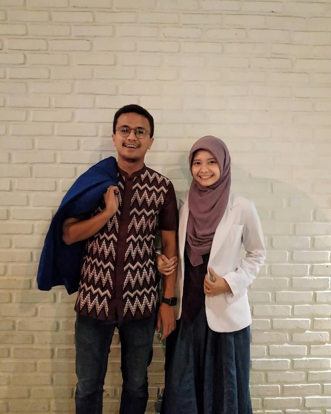 Politikus PAN, Faldo Maldini memiliki istri cantik yang berprofesi sebagai dokter. Wanita bernama Davrina Rianda itu juga populer di Instagram, karena sosoknya yang inspiratif nan cantik. Foto: Instagram/DavrinaRianda