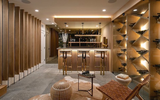 Dari akun Instagram resmi Hilton & Hyland, rumah dipasarkan dengan harga USD 8,9 juta. Namun laporan menyebutkan Justin dan Hailey membeli rumah tersebut seharga USD 8,5 juta atau sekitar Rp 120 miliar. Foto: Instagram/@hiltonhyland