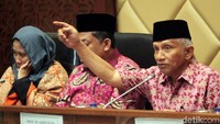 Amien pun kembali menyinggung soal people power yang pernah ia sampaikan. Politikus senior PAN itu mengatakan ajakannya melakukan people power bukan sekadar emosi belaka.