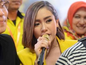 Pilih Jokowi, Cita Citata Manggung Balas Dendam di Acara Golkar