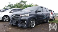 Mekanisme pintu juga dibuat ala mobil sport Eropa yaitu bergaya gunting (dibuka ke atas) demi menghadirkan nuansa sport yang kental. Hal tersebut disematkan karena Devan dapat inspirasi dari Lamborghini. Foto: Devit Kurniawan