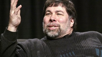 Awal tahun 1985, Wozniak meninggalkan Apple dan tak pernah kembali walaupun ia masih berstatus pegawai Apple dan masih digaji. Salah satu yang memicunya adalah kecelakaan pesawat yang cukup fatal.  Foto: Getty Images