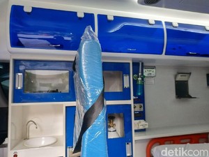 Mobil Ambulans Harusnya Berisi Alat Ini, Bukan Batu dan Molotov