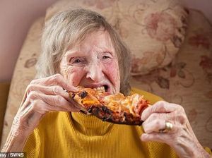 Trauma dengan Italia, Nenek 94 Tahun Ini Cicip Pizza untuk Pertama Kalinya