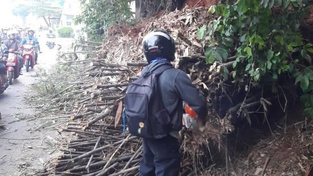 Sempat Tertutup Longsor, Lalin Sawangan Depok Arah Jakarta Padat