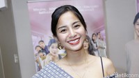 Caleg dari PDI P itu juga mengikat rambutnya itu untuk mendukung penampilannya pada malam tersebut. Pool/Palevi S/detikFoto.