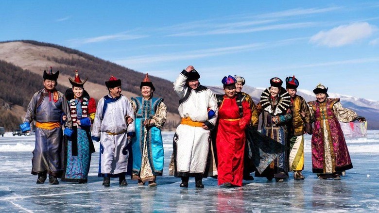 Ketika Mongolia Merayakan -40 Celcius di Atas Es Danau Khvsgl Ketika Mongolia Merayakan -40 Celcius di Atas Es Danau Khvsgl