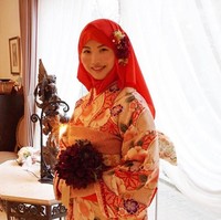 Arisa juga terlihat menyukai warna-warna pastel seperti merah muda dan biru muda. Warna tersebut membuat Arisa terlihat semakin manis.  Foto: Instagram/NurArisaMaryam