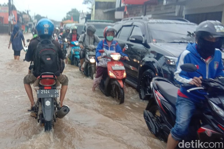 Banjir, Jalan Raya Bojongsoang-Baleendah Macet Panjang Banjir, Jalan Raya Bojongsoang-Baleendah Macet Panjang