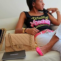 Kini Jenny dan kedua orangtuanya harus menghadapi tuntutan hukum. Tak ada lagi kehidupan mewah yang bisa dipamerkannya di media sosial karena ayah dan ibunya di penjara dan dia sendiri menjadi tahanan rumah. Foto: Facebook