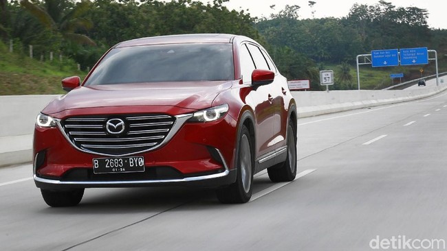 Ngegas dengan SUV Mahal Jepang di Tol Bakter