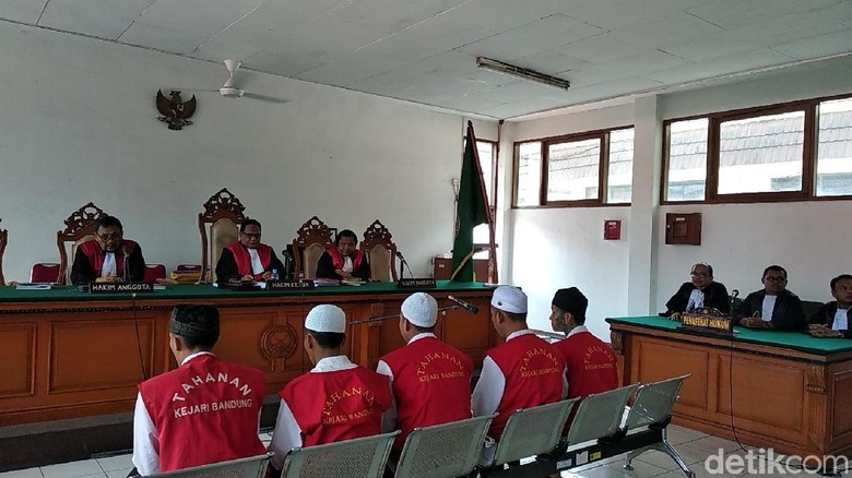 Jaksa Tuntut Pengeroyok Haringga Sirla 7 Hingga 11,5 Tahun Bui Jaksa Tuntut Pengeroyok Haringga Sirla 7 Hingga 11,5 Tahun Bui