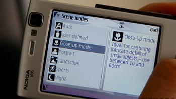 N95 tak punya kompetitor. Handset ini benar-benar demo teknologi dari perusahaan ponsel nomor satu dunia, pungkas Segan. Foto: Gizmodo