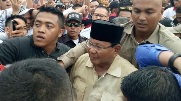 Kampanye di Palembang Meski Hujan, Prabowo: Saya Wakafkan Hidup untuk Rakyat