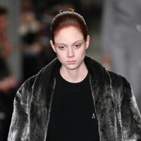 Model cantik berusia 22 tahun, Natalie Westling telah menjadi favorit banyak brand fashion dunia sepanjang kariernya. Foto: Getty Images