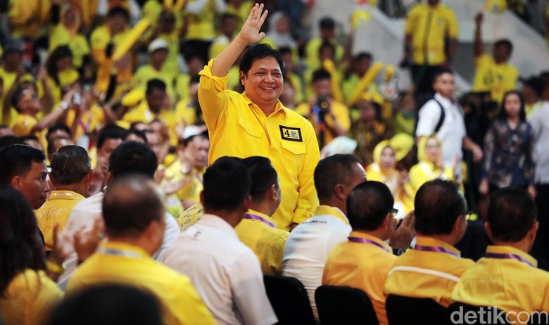 Gaya Airlangga dan Akbar Tandjung Redam Badai di Golkar Gaya Airlangga dan Akbar Tandjung Redam Badai di Golkar