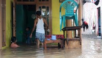 Banjir di kampung ini sempat mencapai ketinggian 1 meter, atau setinggi dada orang dewasa. Kendati begitu, sebagian besar penduduk memilih bertahan di rumah mereka masing-masing. Foto: Enggran Eko Budianto/detikcom