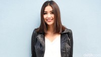 Namun Selfi memberikan jawaban bahwa dirinya tak pernah membatasi ataupun menutup akses Iwa K untuk bertemu anaknya. Pool/Noel/detikFoto.