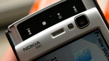 Ponsel ini memakai prosesor Texas Instruments OMAP 2420  332 MHz. Foto: Gizmodo