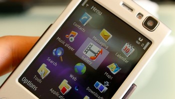 Salah satu smartphone terbaik sepanjang masa, N95 adalah pencapaian terbesar Nokia, di masa puncak kekuatannya, sebut Sascha Segan dari PCMag. Foto: Gizmodo