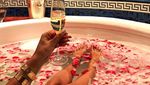 Cekoki Babi Pakai Coca Cola, Crazy Rich Rusia Ternyata Hobi Minum Wine