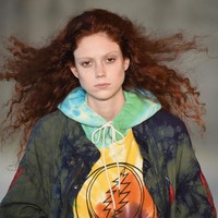 Ia berjalan di fashion show Louis Vuitton, Alexander Wang hingga Marc Jacobs. Ia juga membintangi kampanye terbaru Tiffany & Co, bahkan Chanel. Foto: Getty Images