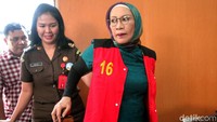 Ratna sendiri didakwa membuat keonaran dengan menyebarkan kabar hoax penganiayaan. Ratna disebut sengaja membuat kegaduhan lewat cerita dan foto-foto wajah yang lebam dan bengkak yang disebut penganiayaan.