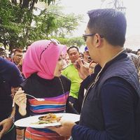 Romantis! 5 Politisi Ini Sering Makan Bareng Istri Tercinta