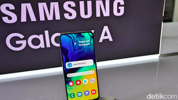 Ukuran layarnya sendiri 6,7 inch, menggunakan teknologi Super AMOLED. Foto: Firdaus Anwar/detikinet