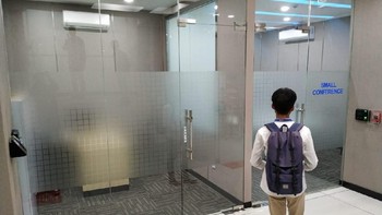 Pandangan visual ketika masuk pertama kali ke ruang pengoperasian mesin Ais, alat sensor internet yang telah disediakan Kominfo sejak dua tahun lebih lalu. Foto: detikINET/Agus Tri Haryanto