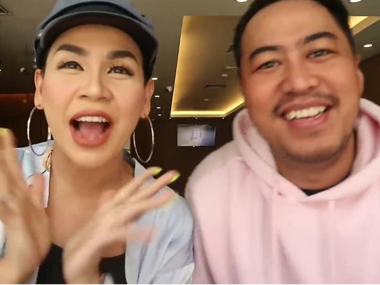 Foto: Melaney dan Pandji (YouTube) Foto: Melaney dan Pandji (YouTube)