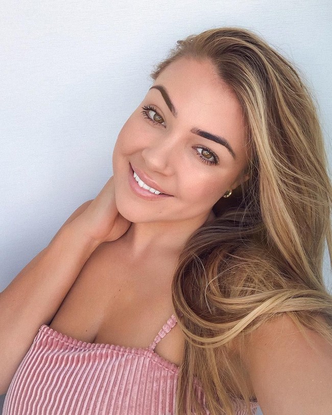 Jem Wolfie adalah seorang selebgram fitness yang punya lebih dari 2,5 juta pengikut di Instagram. Selain tips kesehatan, tak dapat dipungkiri Jem memikat para netizen dengan penampilan fisik yang menawan. Foto: Instagram @jemwolfie