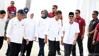 Dalam peresmian itu Jokowi didampingi Menteri BUMN Rini M Soemarno, Menteri PUPR Basuki Hadimuljono, dan Gubernur Jawa Timur Khofifah Indar Parawansa.