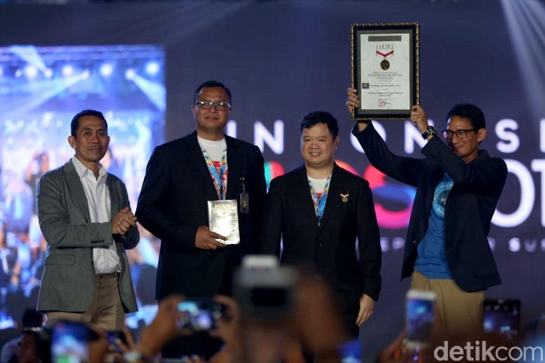 Sandi Catatkan Rekor Muri Blusukan ke 1.500 Titik di Indonesia Sandi Catatkan Rekor Muri Blusukan ke 1.500 Titik di Indonesia