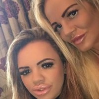 Namun, satu hal yang mengejutkan adalah Georgina meminta Kayla menjual diri kepada para sugar daddy demi membiayai operasi plastiknya. Kayla yang juga ketagihan operasi plastik lantas mengiyakan permintaan sang ibu. (Foto: Ist.)