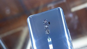 Tiga kamera terpasang di bagian belakang. Foto: Adi Fida Rahman/detikINET