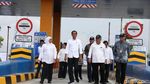 Gaya Jokowi Resmikan Tol Pasuruan-Probolinggo