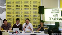Diskusi itu dihadiri oleh Direktur LBH Masyarakat, Ricky Gunawan, Direktur Eksekutif Amnesty International Indonesia, Usman Hamid, anggota Komisi I DPR RI, Fraksi PDI-P Charles Honoris dan Kepala Divisi Pembelaan HAM KontraS Ari Nur Fikri.
