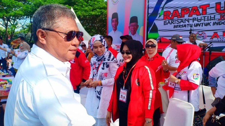 Ketua Harian DPW PAN Sultra Ikut Kampanye Pendukung Jokowi Ketua Harian DPW PAN Sultra Ikut Kampanye Pendukung Jokowi