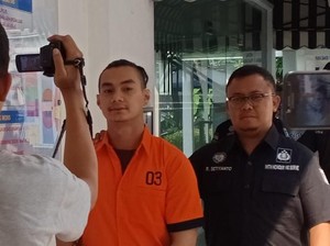 Modus Transaksi Artis FTV Agung Saga: Sabu Ditempel di Tiang Listrik!