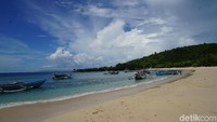 Adapun biaya untuk kapal cepat ini adalah mulai dari Rp 500 ribu dengan kapasitas penumpng mulai dari 5 orang. Namun traveler bila ingin jalur darat, akan menghabidkan waktu sekitar 2-4 jam ungtuk menuju ke Pantai Pink. (Syanti/detikcom)