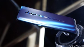 Oppo melapisi bagian depan dan belakang dengan kaca Gorilla Glass 6. Foto: Adi Fida Rahman/detikINET