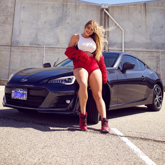 Kombinasi dari foto gym dan video trik basket membuat akun Instagram Jem Wolfie banyak penggemar. Foto: Instagram @jemwolfie