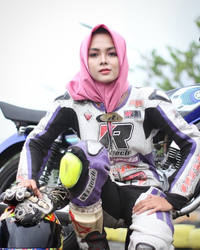 Kini, Kintan memiliki 388 ribu followers di Instagram. Ia digandeng menjadi brand ambassador salah satu merek hijab populer di Indonesia dan membintangi sejumlah iklan. Foto: Instagram/Kintaanmary