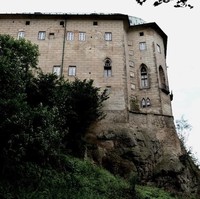 Conde Nast Traveler merilis daftar 10 Kota Paling Berhantu di Dunia. Salah satu yang tak terduga adalah Praha, Republik Czech. Banyak jalan di Praha yang konon menjadi rumah bagi banyak hantu. Salah satunya Liliova Street di mana sering ada penampakan Ksatria Tak Berkepala. Ada pula Kastil Houska, yang dijuluki masyarakat sebagai Gerbang Neraka karena sering terdengar jeritan seperti iblis. Foto: Istimewa