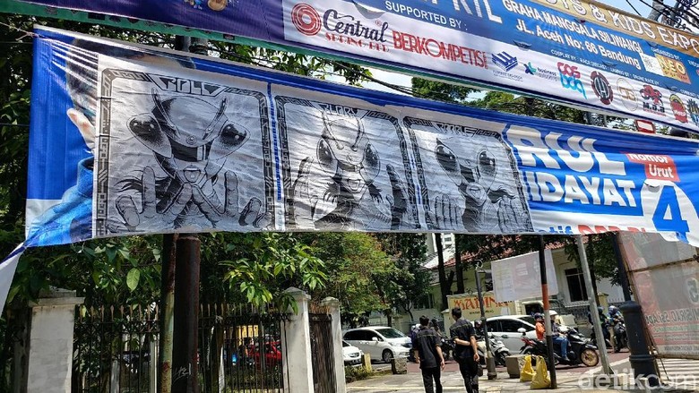 Spanduk Caleg dan Capres di Bandung Ditempeli Poster Baja 