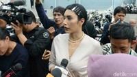 Ia pun mendapatkan kue ulang tahun berhiaskan kucing yang membuat gemas para netizen. Pool/Ismail/detikFoto.