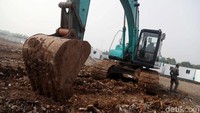 Usai Pemprov DKI Jakarta melakukan groundbreaking Stadion BMW pada 14 Maret lalu, pembagunan bakal stadion Persija tersebut mulai dibangun secara perlahan.