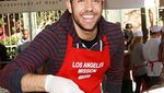 Sukses Perankan Film Shazam! Ini Gaya Kulineran Keren Aktor Zachary Levi